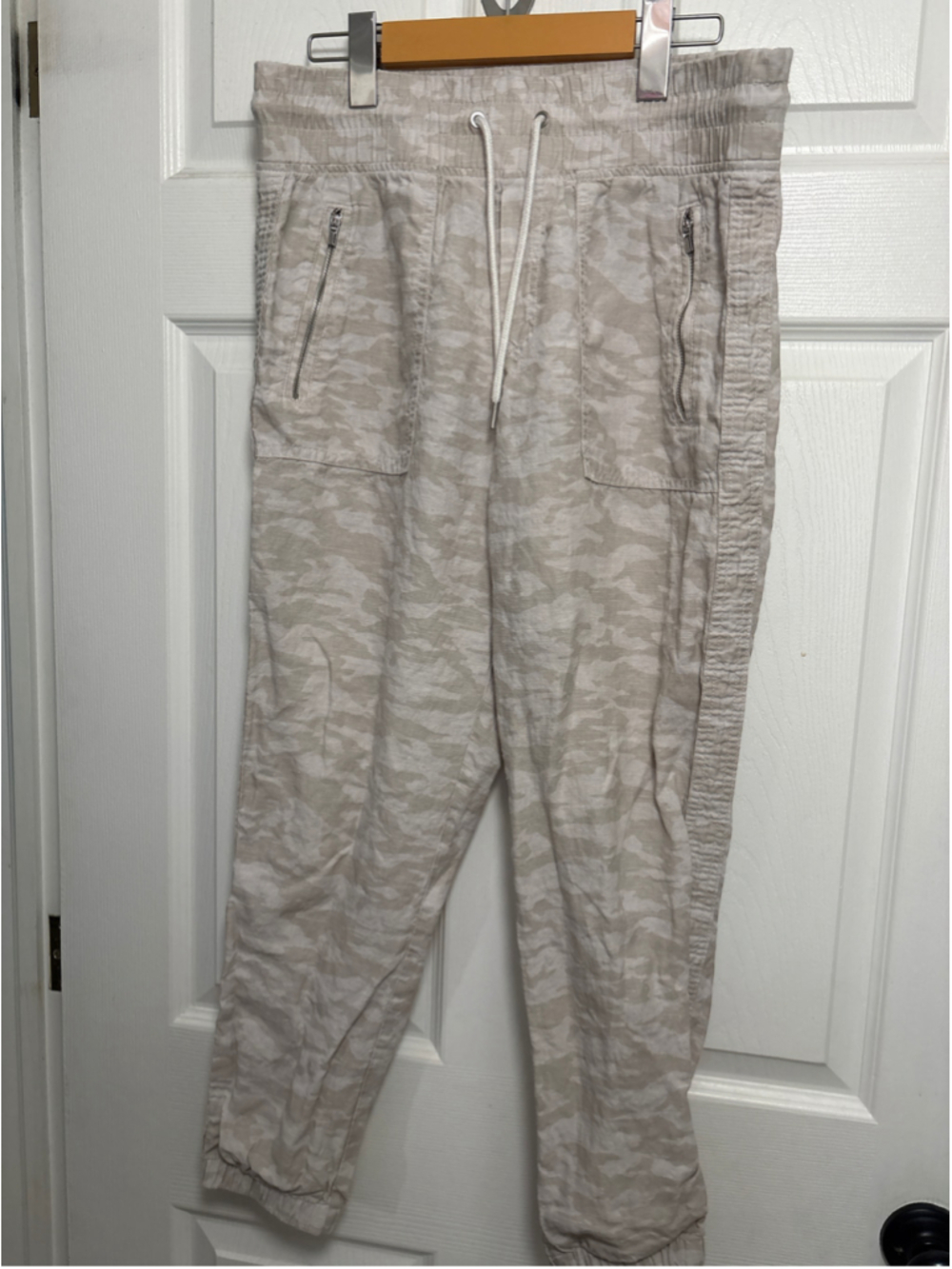 Athleta Cabo Tide 100% Linen Camo Capri Joggers | Size 6